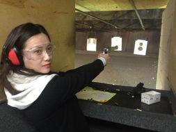 左轮枪手在线观看,生死对决,命运之轮的抉择 第3张 左轮枪手在线观看,生死对决,命运之轮的抉择 第3张